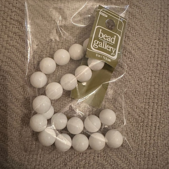 Bead Gallery White 1/4in Round Beads Set of 22 New With Tags Two 5” Long Strands - Picture 3 of 4